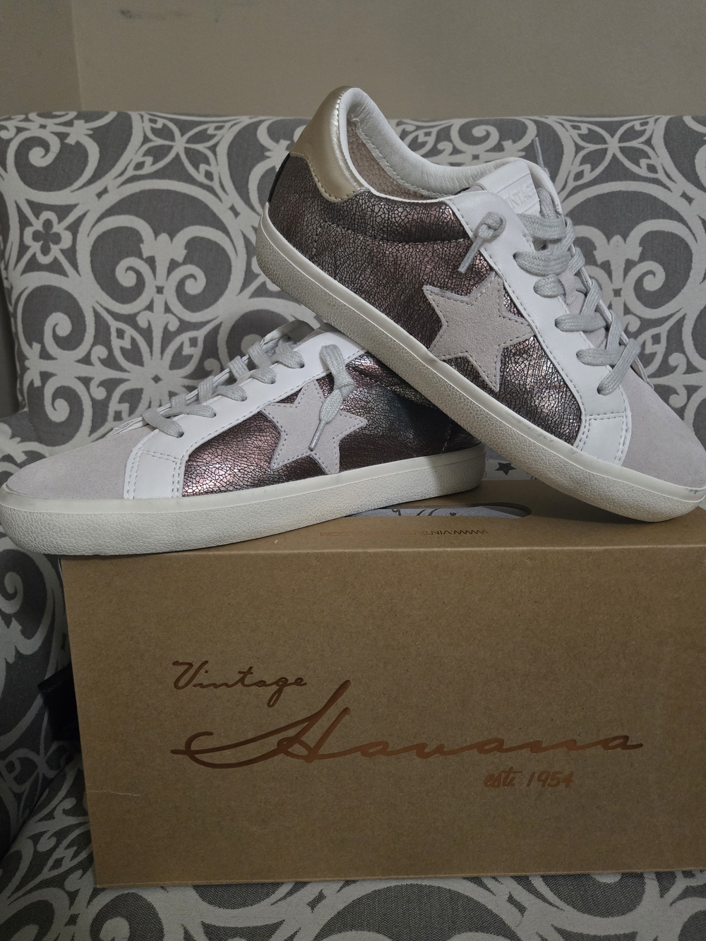 Vintage Havana Women’s Low-Top Sneaker in Metallic Mauve and White